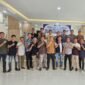 Foto bersama insan pers di wilayah Kabupaten Musi Rawas bersama Kasi Intel dan Kasubsi Intelijen Kejari Musi Rawas di Ruang Rapat Kejari Musi Rawas, Muara Beliti 